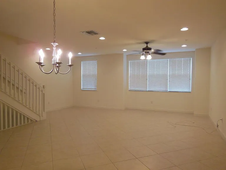 590 Amador Ln #4 — Photo 4
