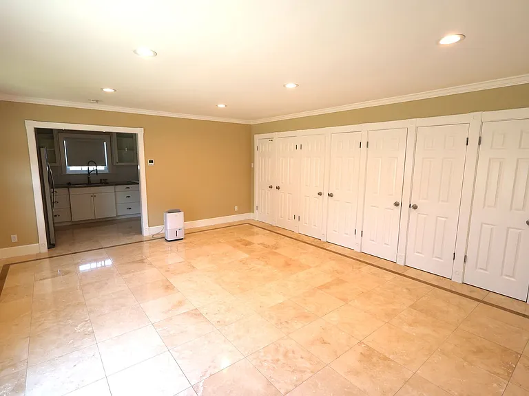 739 W Maple Ave — Photo 3