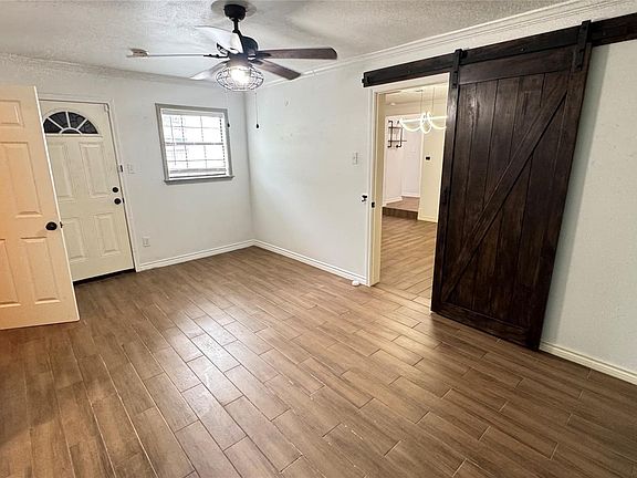 5th image of 221 Hyta St