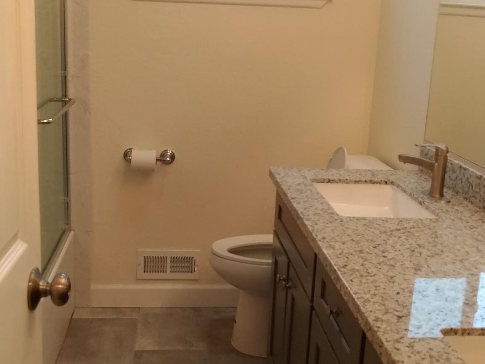 1st image of 1427 Stone Creek Dr