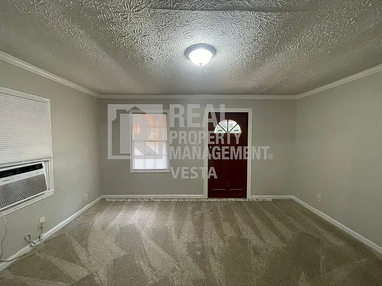 1214 James St — Photo 2