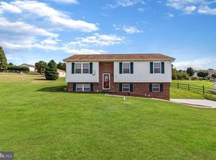 196 Skylite Dr, Hanover, PA 17331