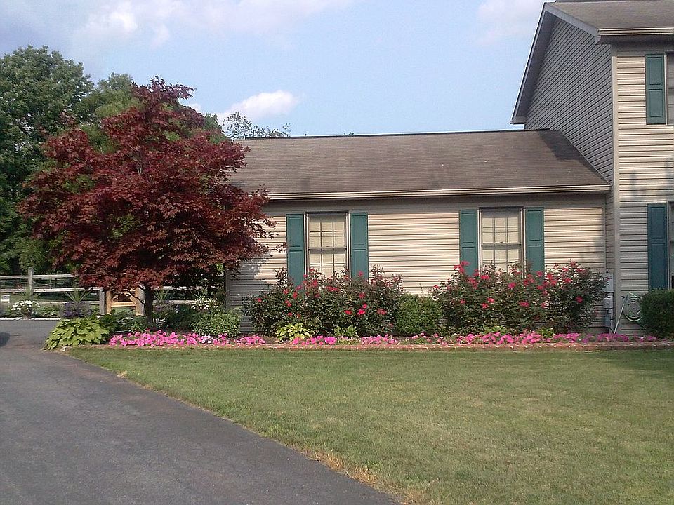Attached garage 