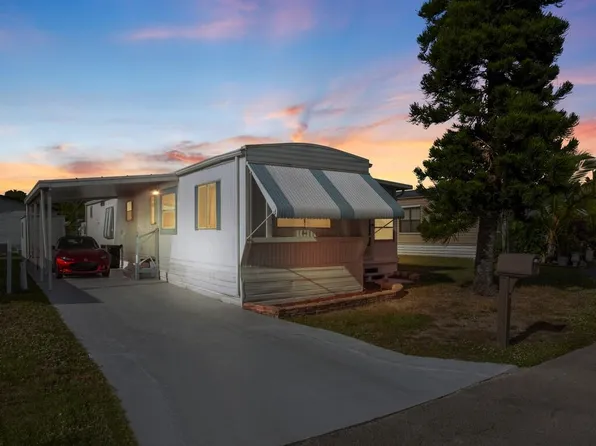 10 Desoto Lane, Port St Lucie, FL 34952