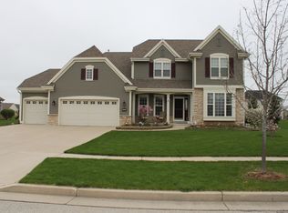 616 Prairie Hill Ave, Mukwonago, WI 53149