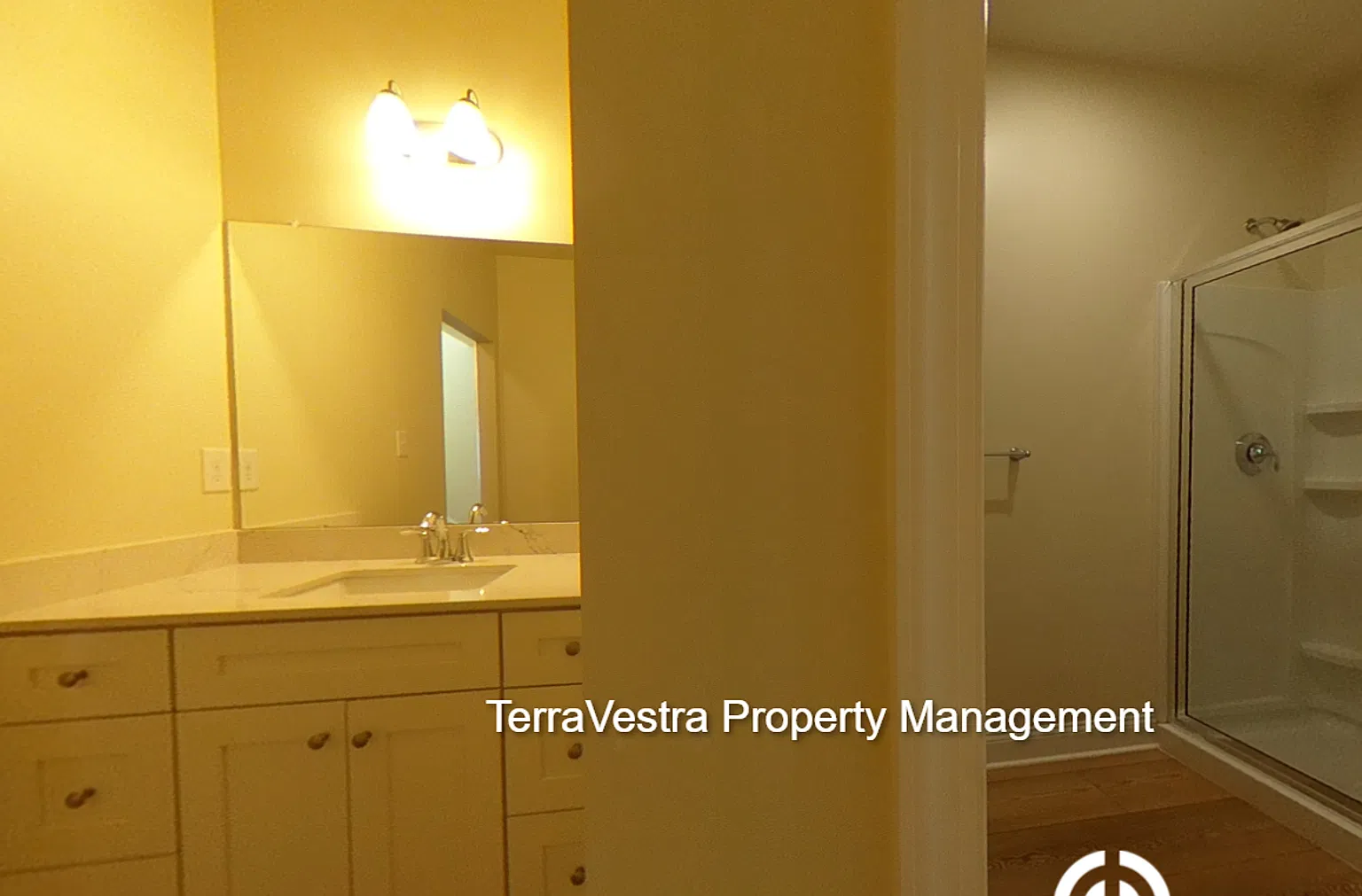 12 Bedrooms Now showing for 2026-2027 school year! Move in 06-01-2026 — Photo 4