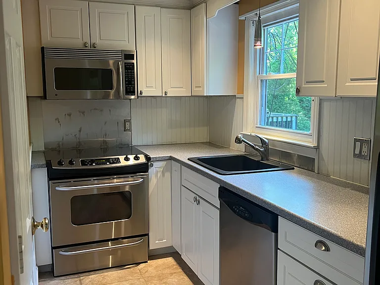 31 Carver Rd #B — Photo 1
