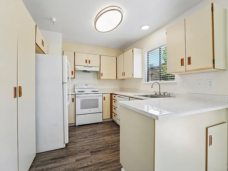 21-web-or-mls-403-425 Junction Ave 109A-S1807-019
