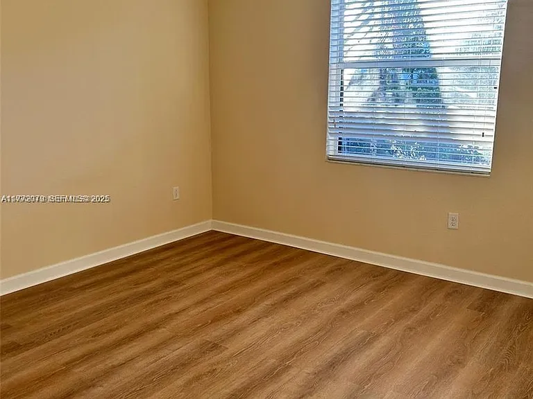 142 SE 28th Ter #7 — Photo 15