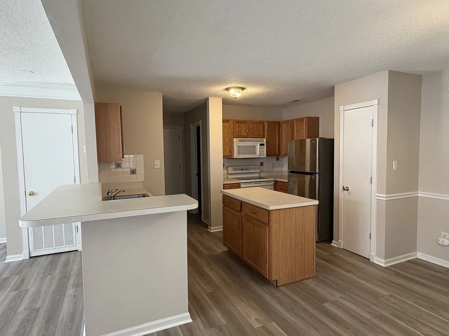 Spacious 3 Bed/2.5 Bath Two Story Home - Brantley Place Subdivision - 1 Car Garage - Bonus Room -... — Photo 3