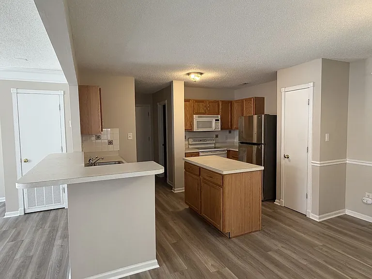 137 Camforth Dr — Photo 3