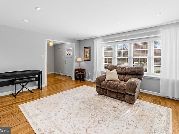 5th image of 60 Pine Valley Rd