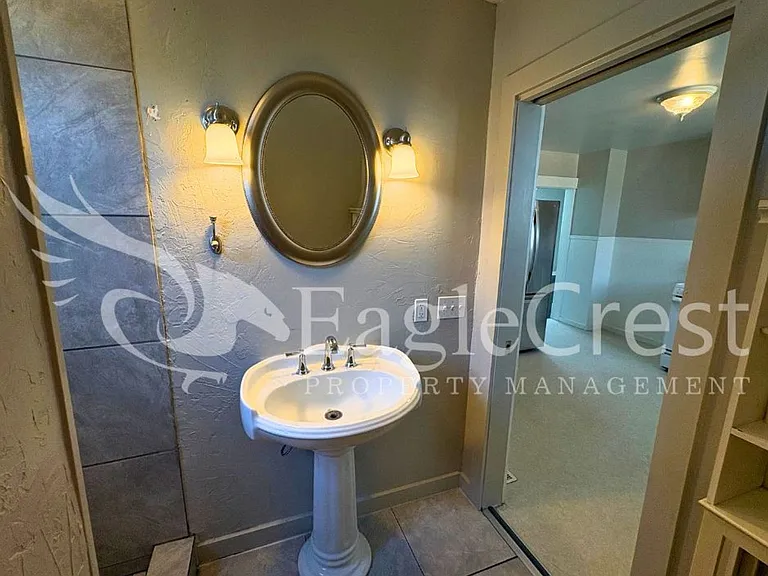 613 Locust St — Photo 18