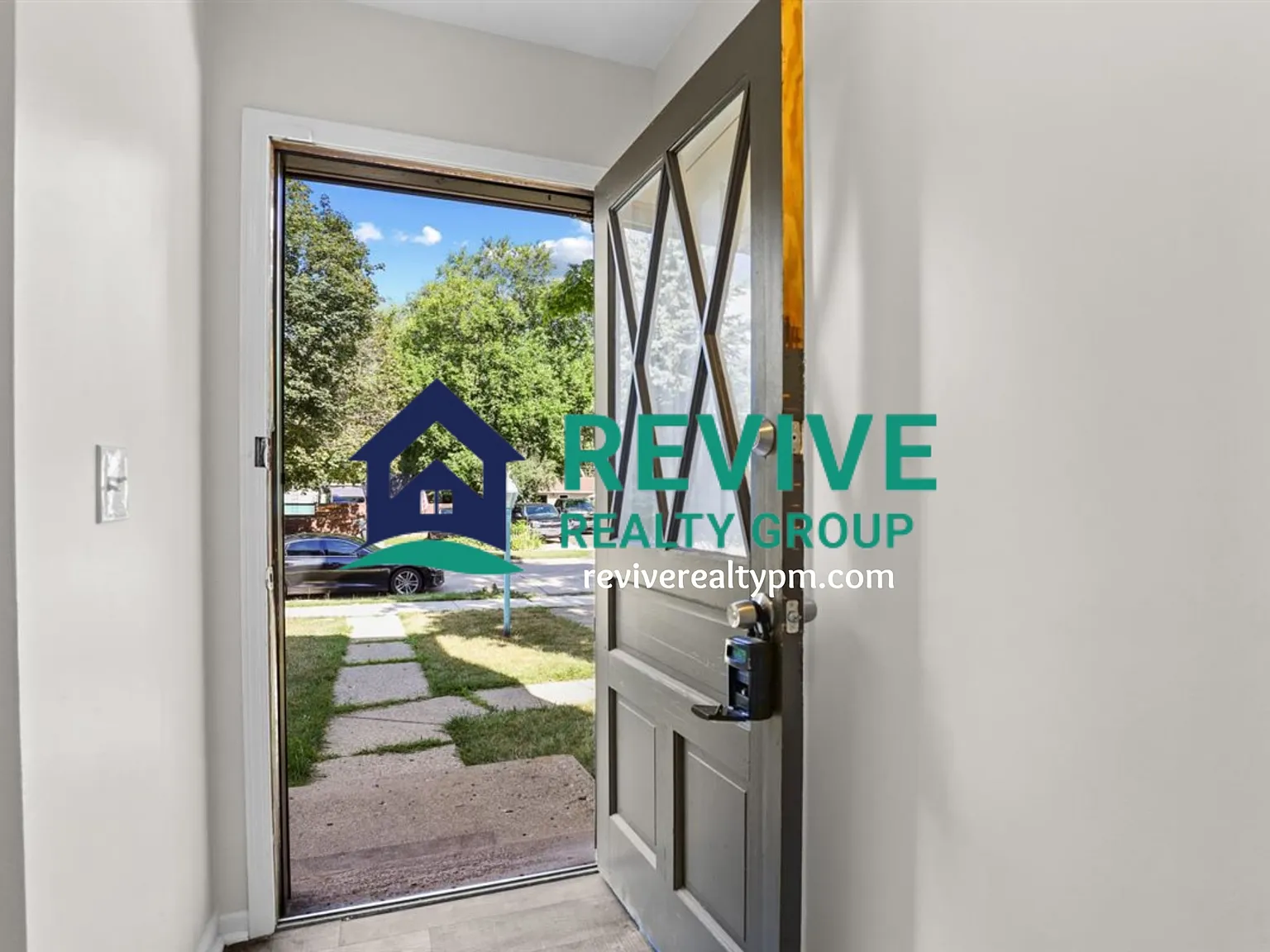 28765 Glasgow Street - 1 — Photo 3