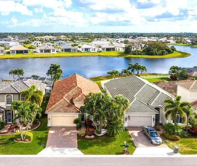3 bed, 2.0 bath, 2007 sqft, $6,200 — Photo 4