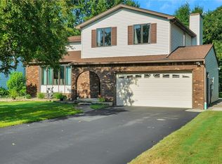11 Rollingwood Dr, Lancaster, NY