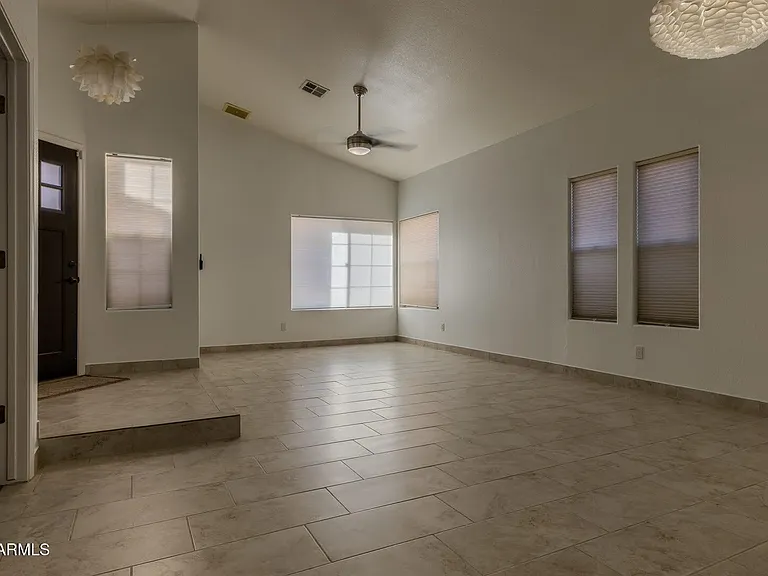 3125 E Cottonwood Ln — Photo 8