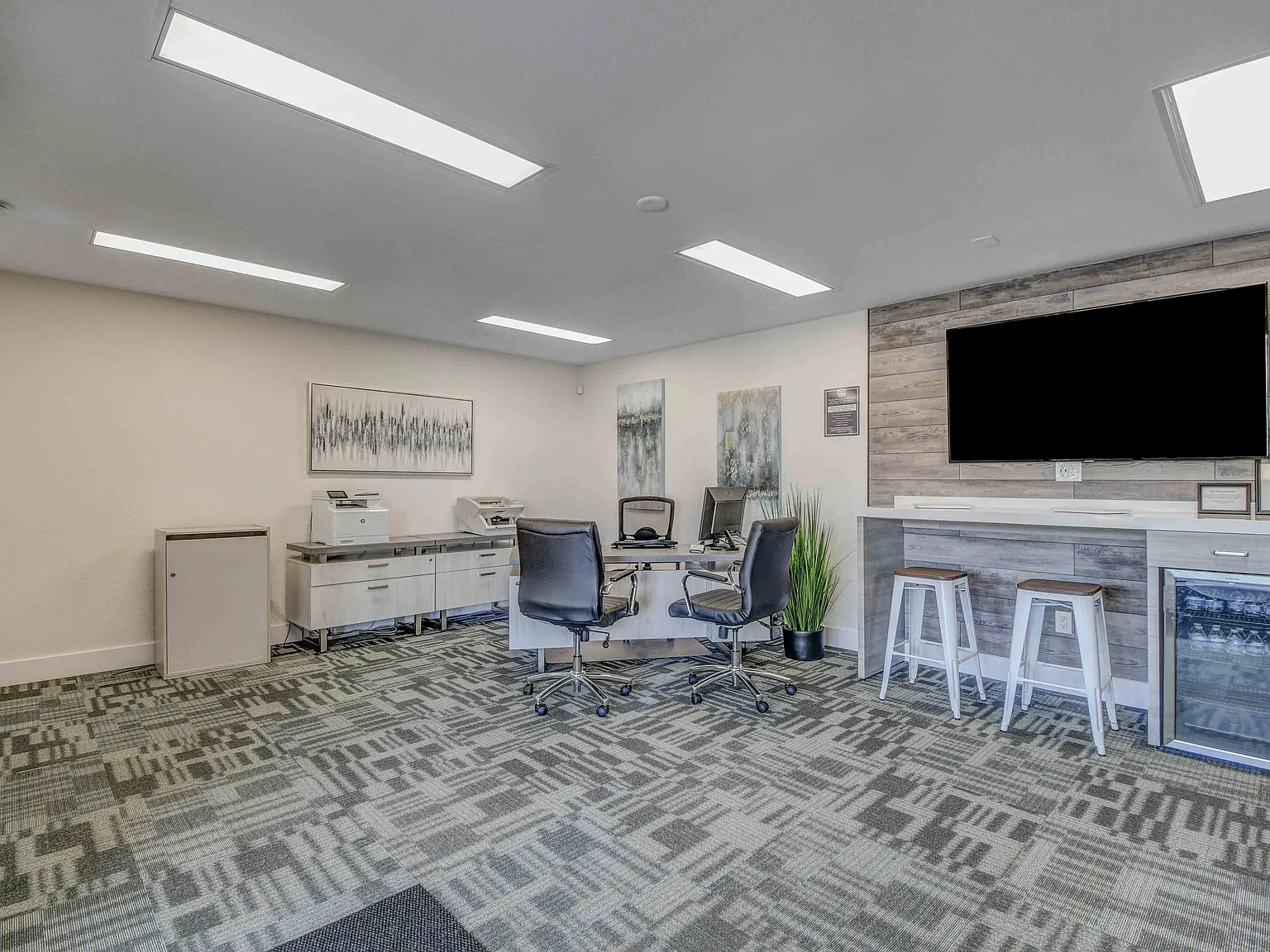 Pines Apartments — Photo 2