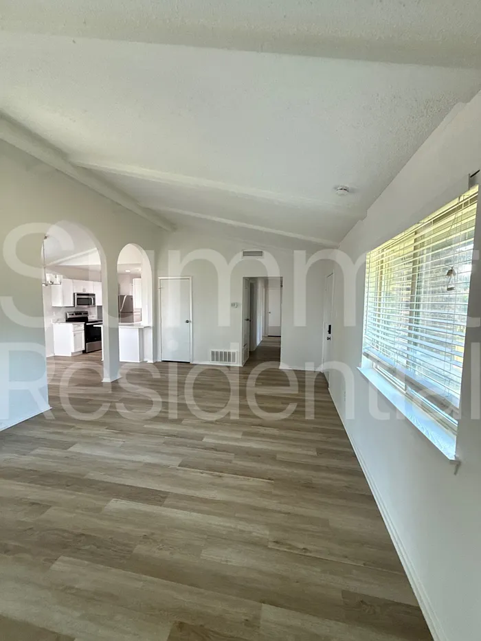 3 bed, 2.0 bath, 1281 sqft, $1,995 — Photo 4