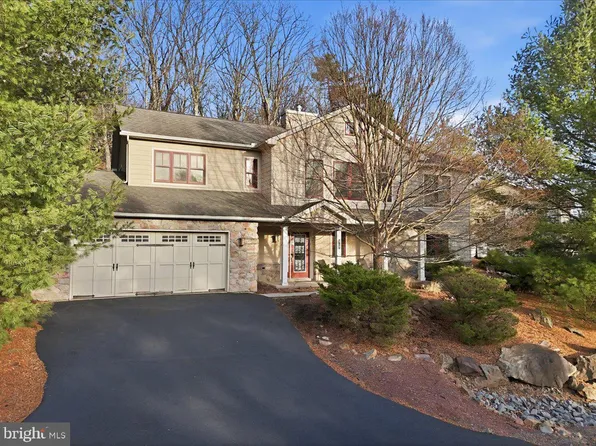 6 Fieldstone Ct, Lake Harmony, PA 18624
