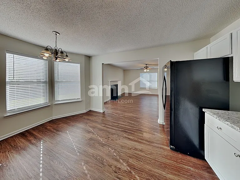 3013 Summer Breeze Dr — Photo 4
