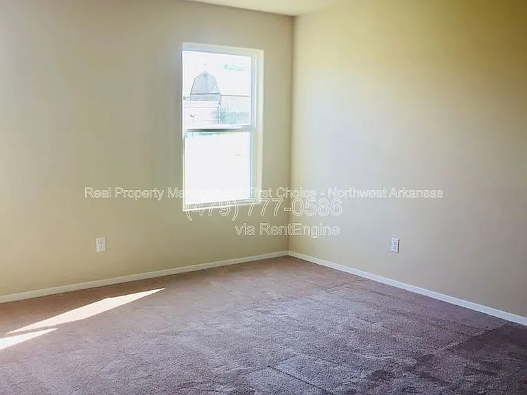 1013 Ethan James St — Photo 8