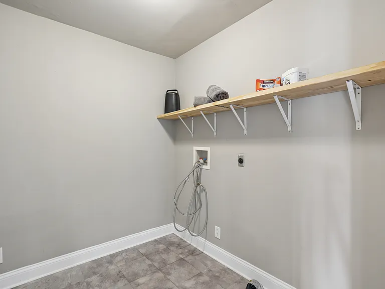 5647 Vernon Ave — Photo 7