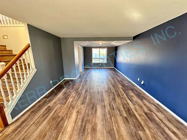 Spacious 4-Bedroom Home with 2.5 Baths on Southeast Acacia Drive, Gresham 2400 Sq Ft of Comfort! — Photo 3
