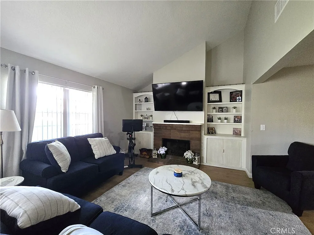 2 bed, 2.5 bath, 1376 sqft, $3,500 — Photo 4