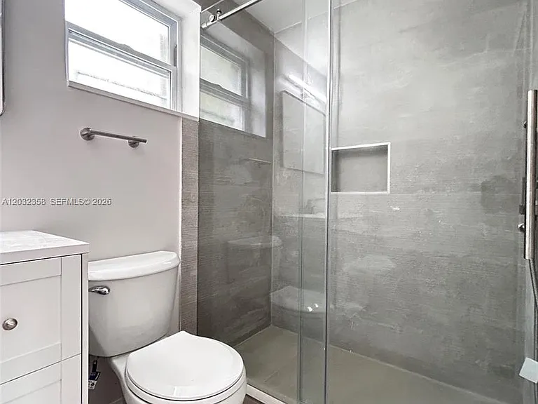 1301 N 12th Ct #10A — Photo 5