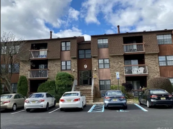 107 Keystone Ct #C, Woodbridge, NJ 07095