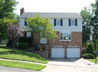 126 Bertley Ridge Dr, Coraopolis, PA 15108
