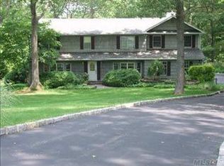 23 Slope Ln, Hauppauge, NY 11788