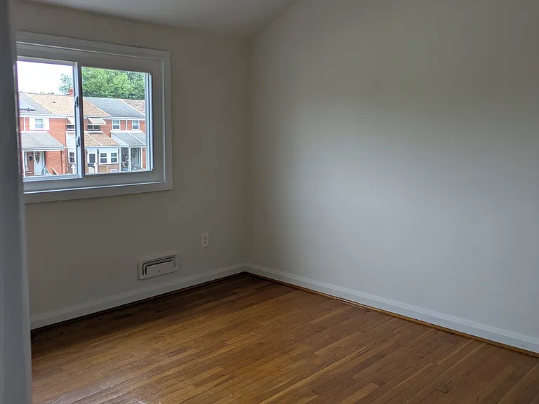3215 Wallford Dr — Photo 4