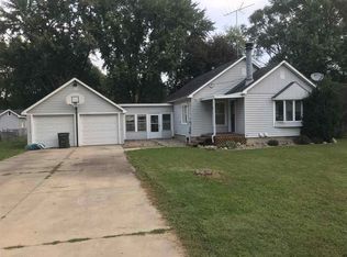 1414 Robin Rd, Waterloo, IA 50701