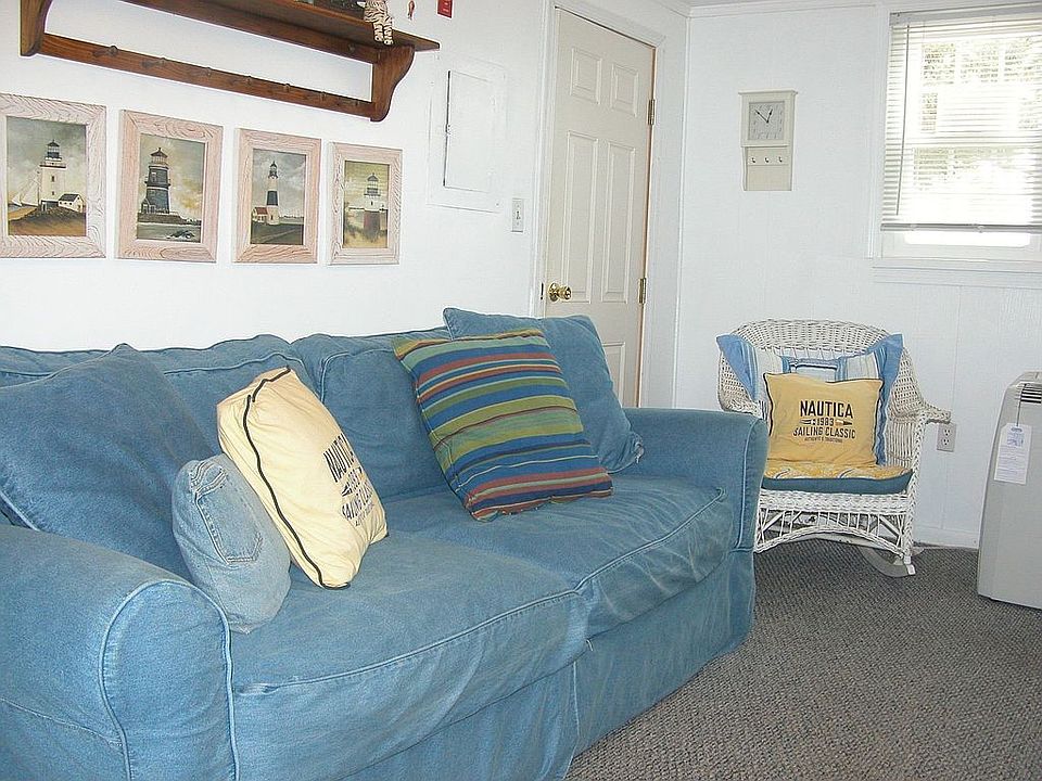 Rear Cottage Liv rm