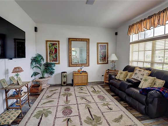 3rd image of 2609 SW 25th St