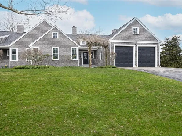 142 Young Dr, Portsmouth, RI 02871