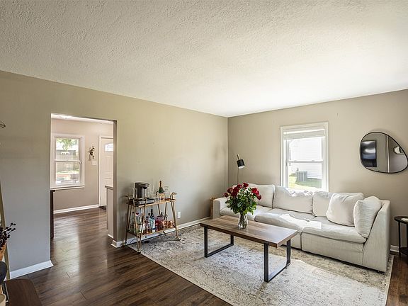 3rd image of 2508 Mann Ave