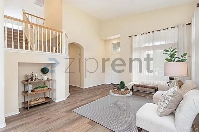 3 bed, 2265 sqft, $5,400 — Photo 2
