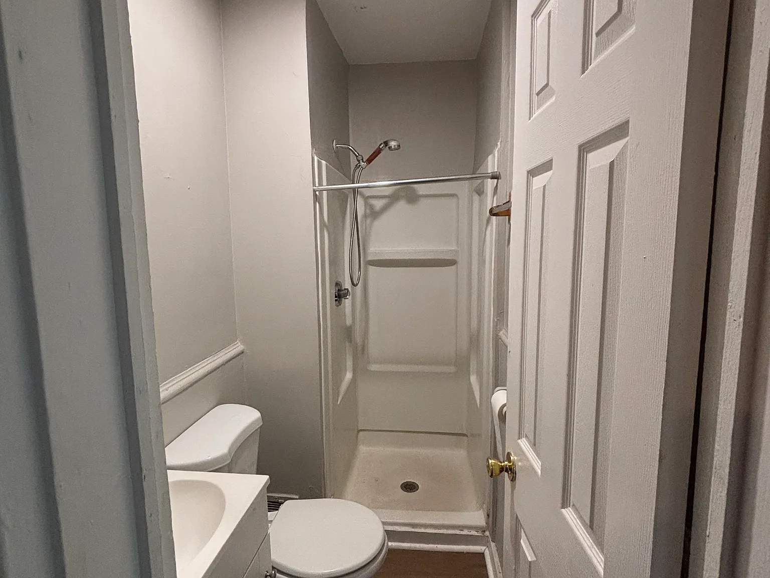 4 bed, 2025 sqft, $2,200 — Photo 4