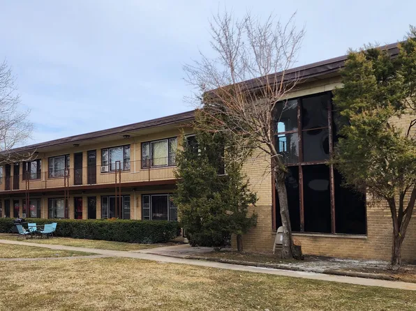 16 King Arthur Ct APT 18, Northlake, IL 60164