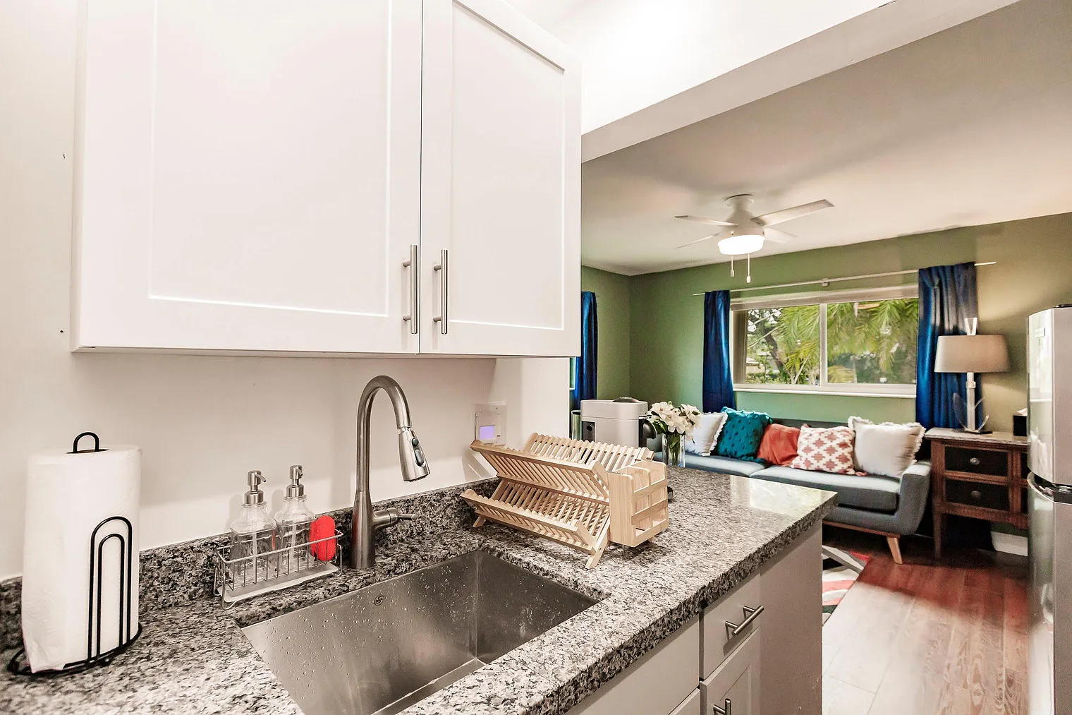 1 bed, 1.0 bath, 452 sqft, $1,800 — Photo 3