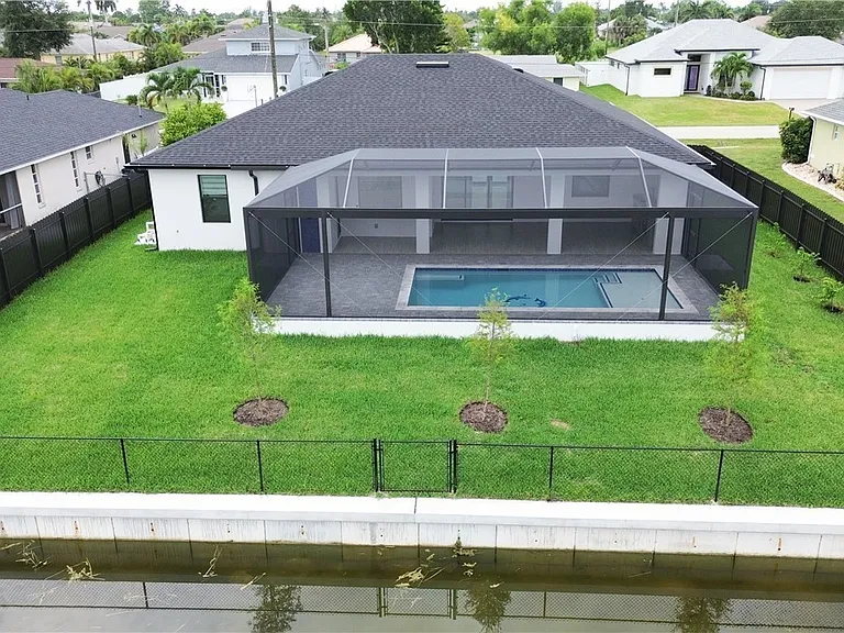 407 SE 16th St — Photo 30