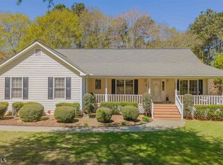 209 Capri Dr, Hartwell, GA 30643