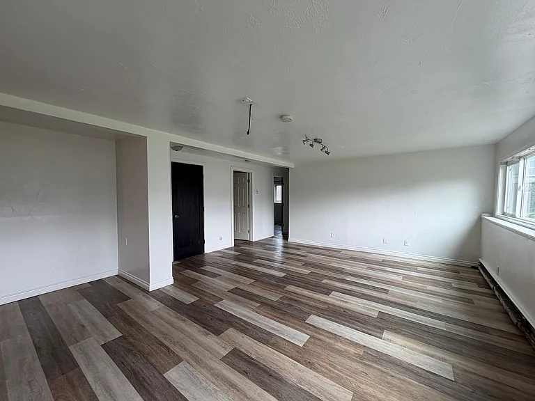 320 Thomas Cir — Photo 15