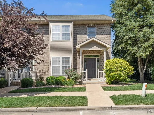 512 Queens Court Pl, Saint Peters, MO 63376