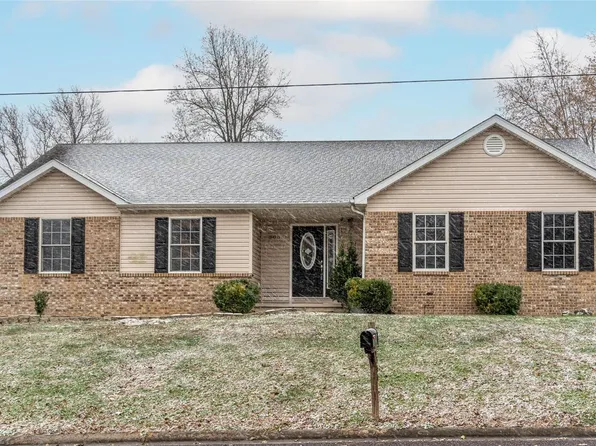 300 E Bittersweet Dr, Gerald, MO 63037