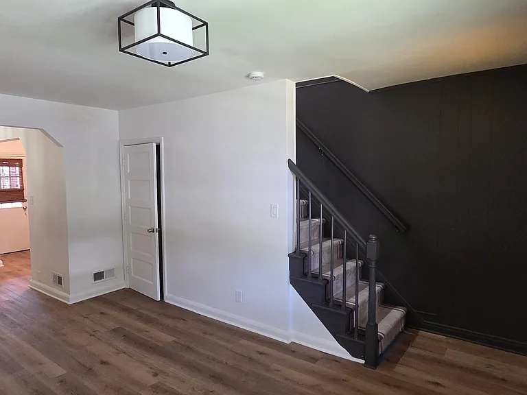 335 N Grantley St — Photo 6