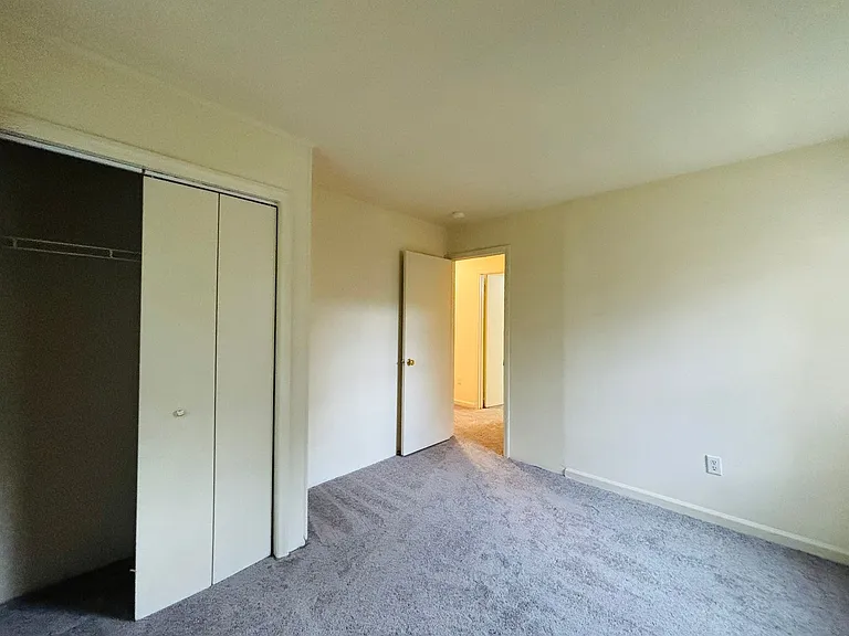 124 Camelot Ct — Photo 5